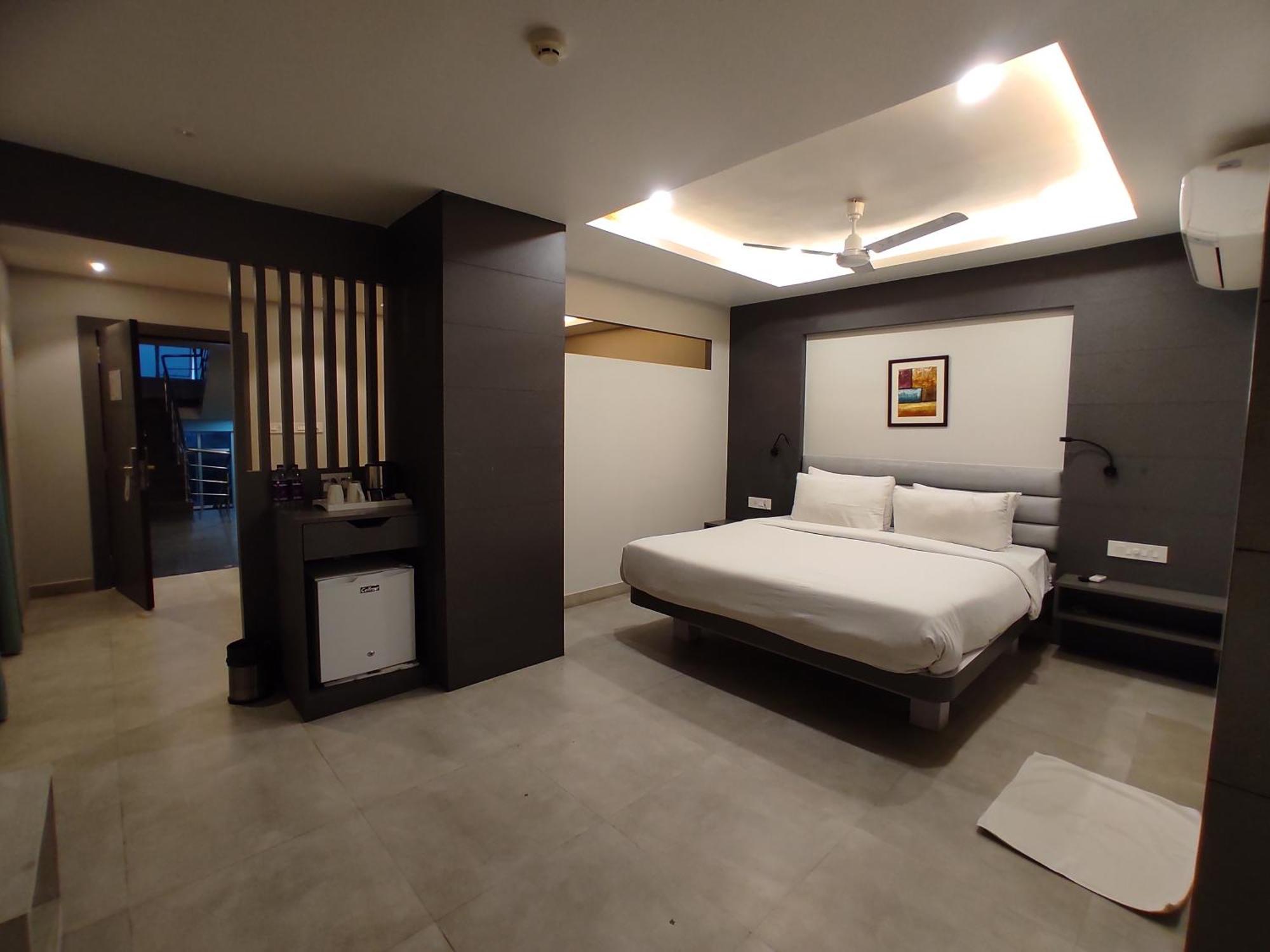 Hotel Rishiraj, Nagaon Nagaon  Ngoại thất bức ảnh